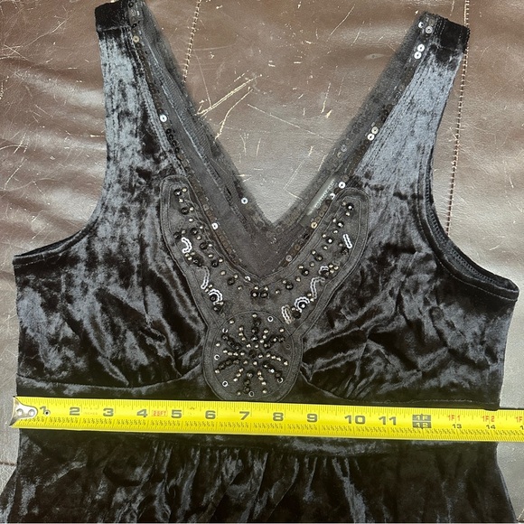 Express Black Velvet Beaded Handkerchief Hem Sleeveless Top Size Small - Picture 4 of 11